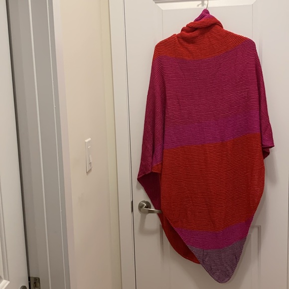 Vintage Hand knitted Shawl - Picture 3 of 3